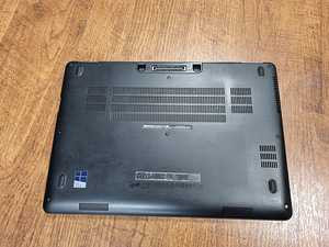 Dell Latitude E7470 I5,16GB,256ssd,FHD.Win 11 (3 foto / 3)