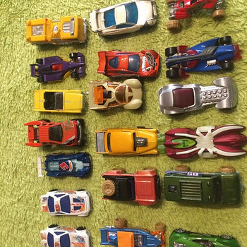 Hot wheels 19 tk.