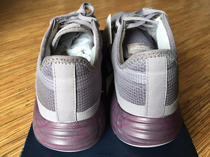 UUED naiste tossud Reebok, suurus 40 (2 foto / 6)