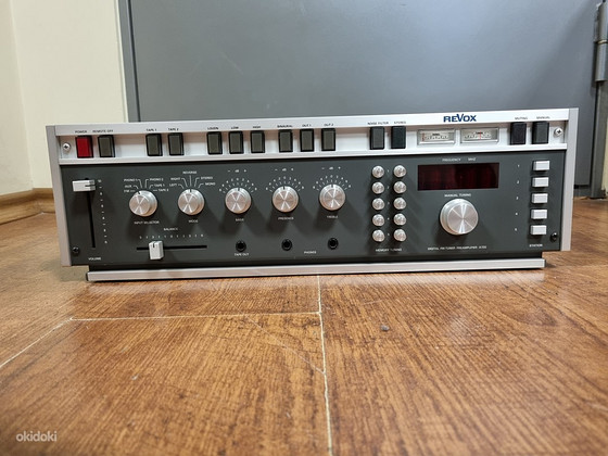 Revox A720 Предварительный усилитель с цифровым тюнером