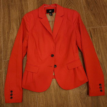 Продам приличную красную женскую куртку (размер 36, H&M)