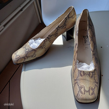 Uued Betty Barclay nahast kingad, suurus 41