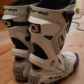 Продаю мотоботы FORMA