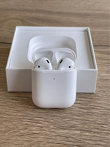 AirPods 2 с футляром для беспроводной зарядки (1 фото из 4)