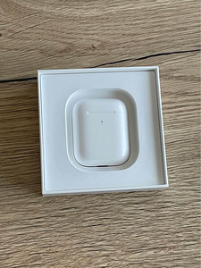 AirPods 2 с футляром для беспроводной зарядки (2 фото из 4)