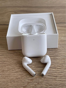 AirPods 2 с футляром для беспроводной зарядки (3 фото из 4)