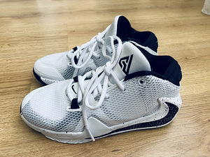 Кроссовки Nike, размер: 36,5 (2 фото из 3)