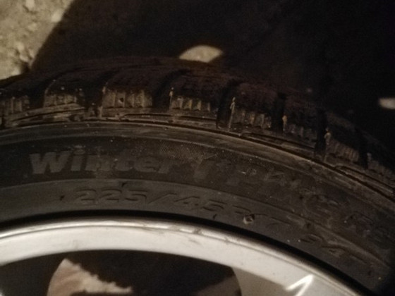 Продам зимние шины BMW hankook б / у 4шт.