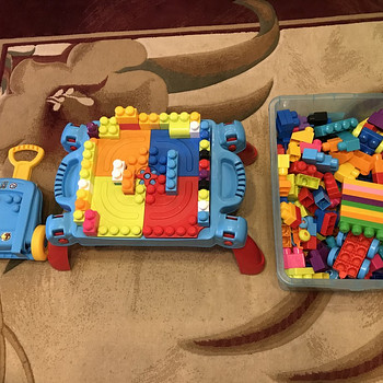 Mega bloks suur komplekt, laud, klotsid, kohver. Megabloks