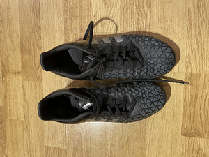 Футбольные бутсы adidas (1 фото из 3)