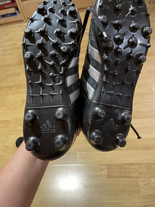 Футбольные бутсы adidas (2 фото из 3)