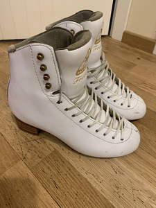 Коньки (2 фото из 3)