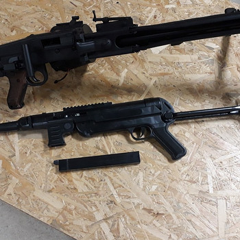 Модель оружия MP40, пластик, 1:1