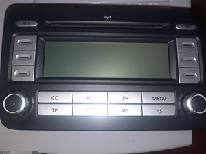 Авто магнитола Touran RCD 300 Б/у (2 фото из 2)