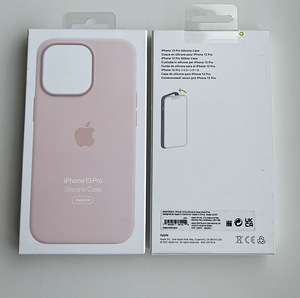 Apple iPhone 13 Pro Silicone Case with MagSafe (4 фото из 10)