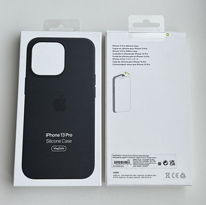 Apple iPhone 13 Pro Silicone Case with MagSafe (8 фото из 10)