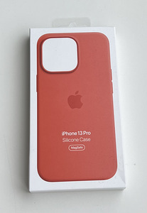Apple iPhone 13 Pro Silicone Case with MagSafe (9 фото из 10)