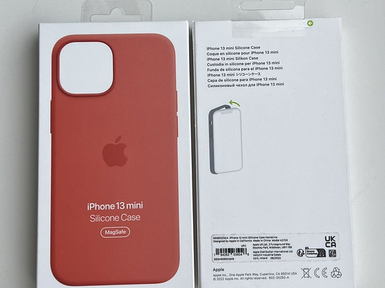 Apple iPhone 13 mini Silicone Case with MagSafe