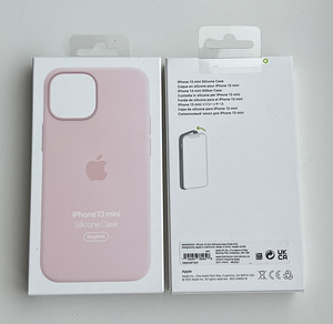 Apple iPhone 13 mini Silicone Case with MagSafe (5 фото из 7)