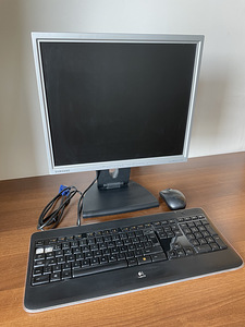 Monitor (2 foto / 2)