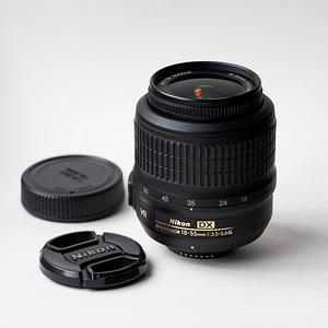 M: AF-S DX NIKKOR 18-55mm f/3.5-5.6G VR (1 foto / 5)