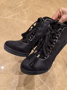 GUESS, madalad kingad, suurus 40 (1 foto / 5)