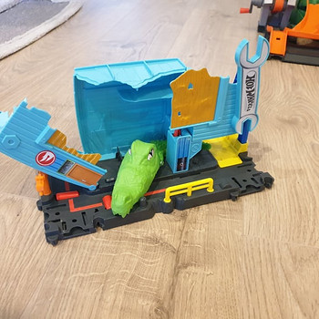 HOT WHEELS