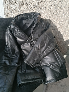 Одежда и обувь (2 фото из 10)