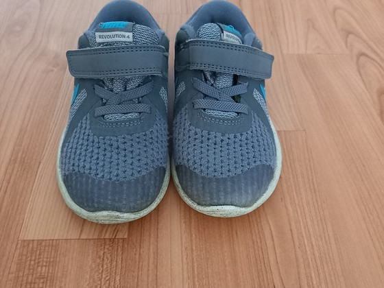 Nike Revolution 26