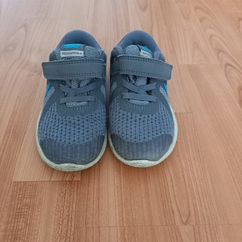 Nike revolution 26