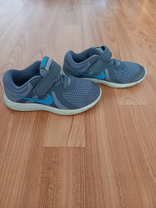 Nike Revolution 26 (2 фото из 2)