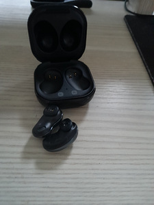 Samsung buds live наушники (3 фото из 3)