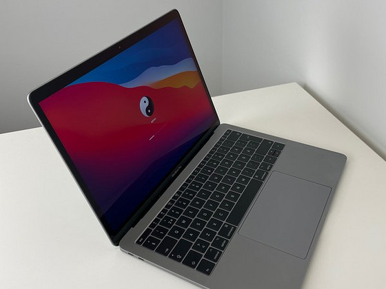 Подержанный MacBook Pro 2017 Retina 13 "2xUSB-C - Core i5 на продажу