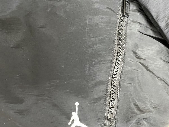 Продам куртку Air Jordan.
