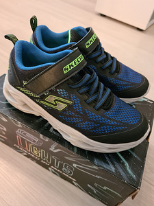 Кроссовки Skechers, размер 35 (2 фото из 3)