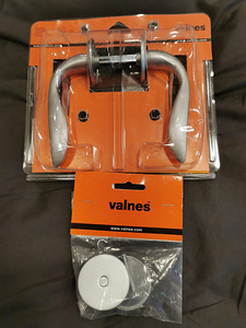 Door handles + cover plates (1 foto / 2)
