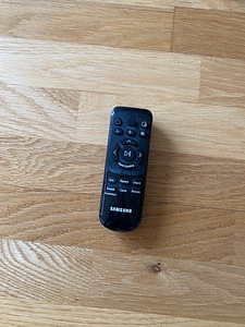 Robottolmuimeja Samsung VR20M707BWD (4 foto / 4)