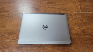 Dell Latitude E7240 I7,16GB,128SSD,Win 11 (2 foto / 3)