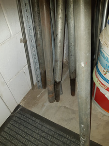 Kinnitused metallist nagid kaubikule - veoautole 6 tk (3 foto / 3)