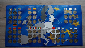 Album 2-eurostele müntidele (koos meenemüntidega) (1 foto / 5)