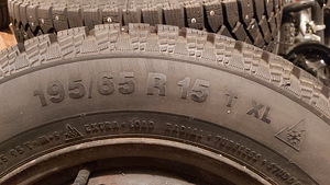 Шипованная зимняя резина на дисках, Continental, 195/65 R15 (1 фото из 7)