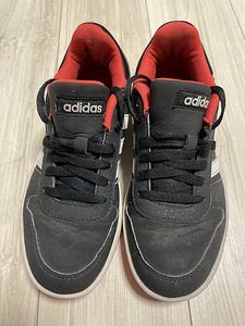 Кроссовки adidas 38 (1 фото из 2)