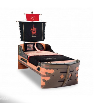 Детская кровать кораблик