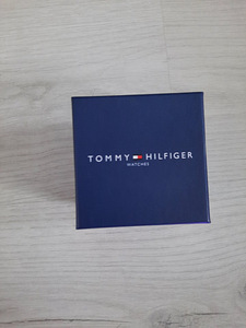 Часы tommy hilfiger (1 фото из 4)