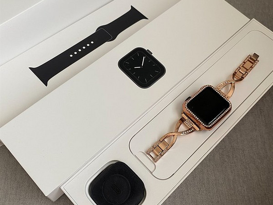 Apple Watch Series 5 Цвет: серый космос 40 мм