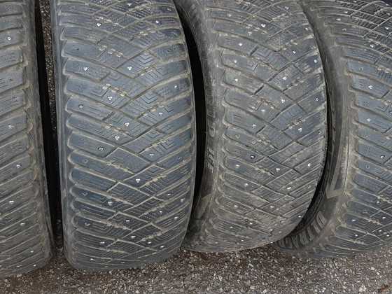 Шипованные шины Goodyear 16 "215 55 16 4шт.