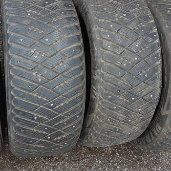 16 " Goodyear naelrehvid 215 55 16 4tk