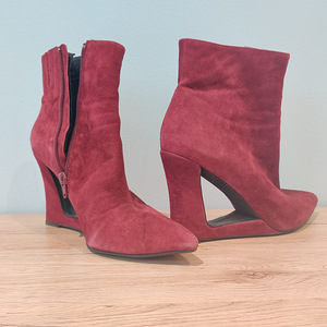 Jeffrey Campbell stiilsed seemisnahast saapad (1 foto / 1)