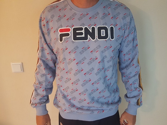 Fendi pusa! Размер L. Новый.