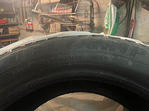 Продам шипованные шины 215/55 R17 (3 фото из 3)